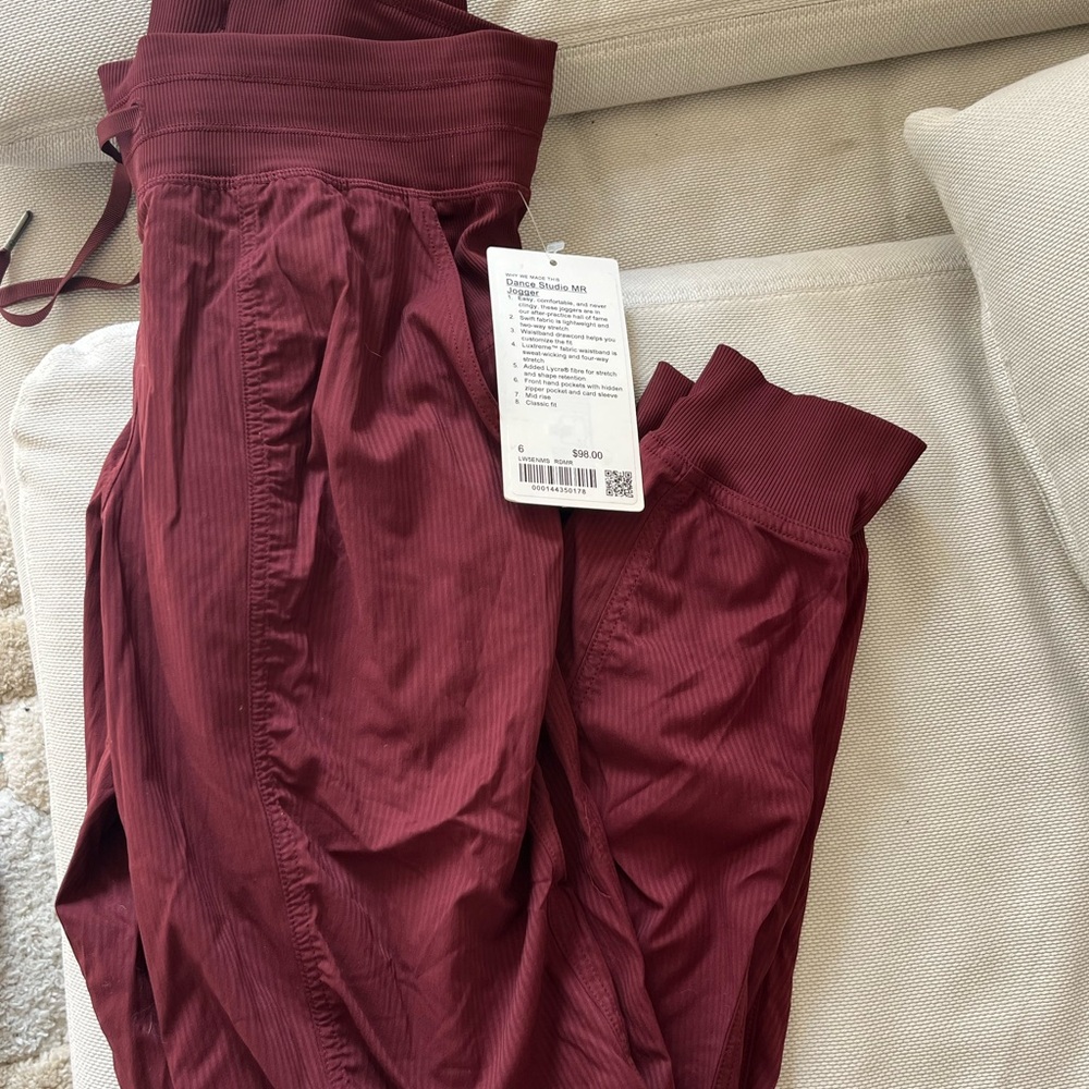 Brand new Lululemon dance studio jogger maroon